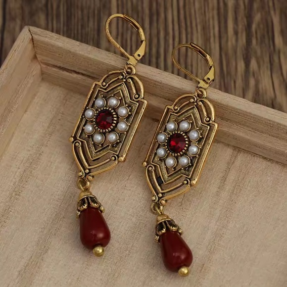 Vintage Marquis Bordo Gold Brass Earrings - Picture 1 of 9